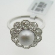 DIAMOND AND NATURAL PEARL CLUSTER RING