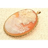 GOLD CAMEO BROOCH OR PENDANT 